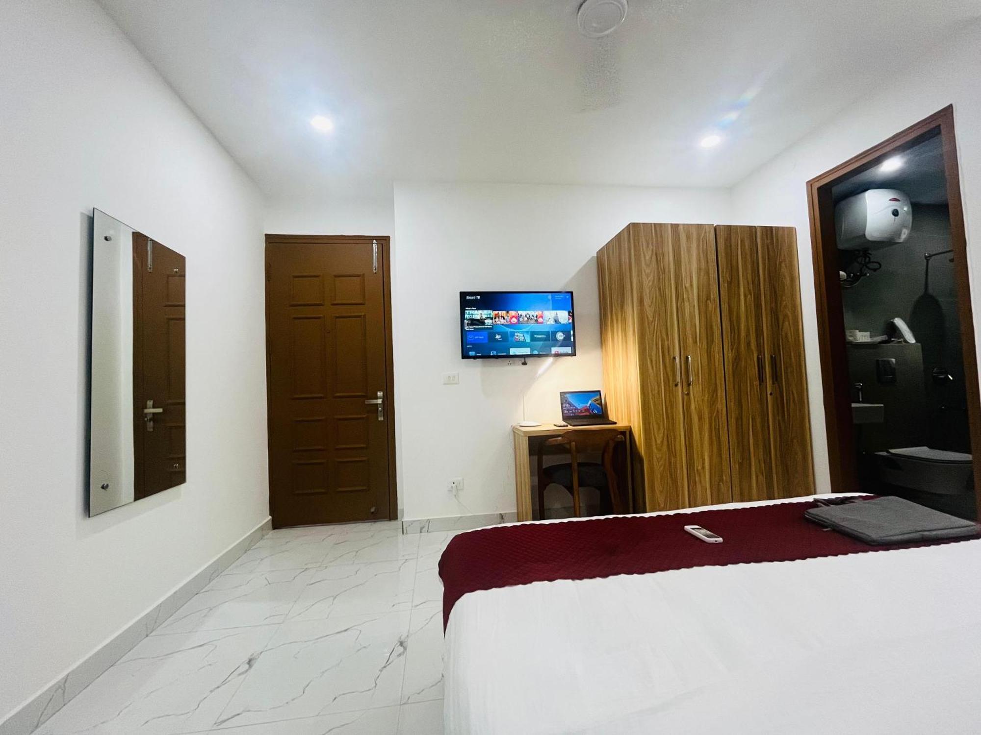 The Lodgers Studio Apartment Infront Of Artemis Hospital Gurugram Gurgaon Exterior photo