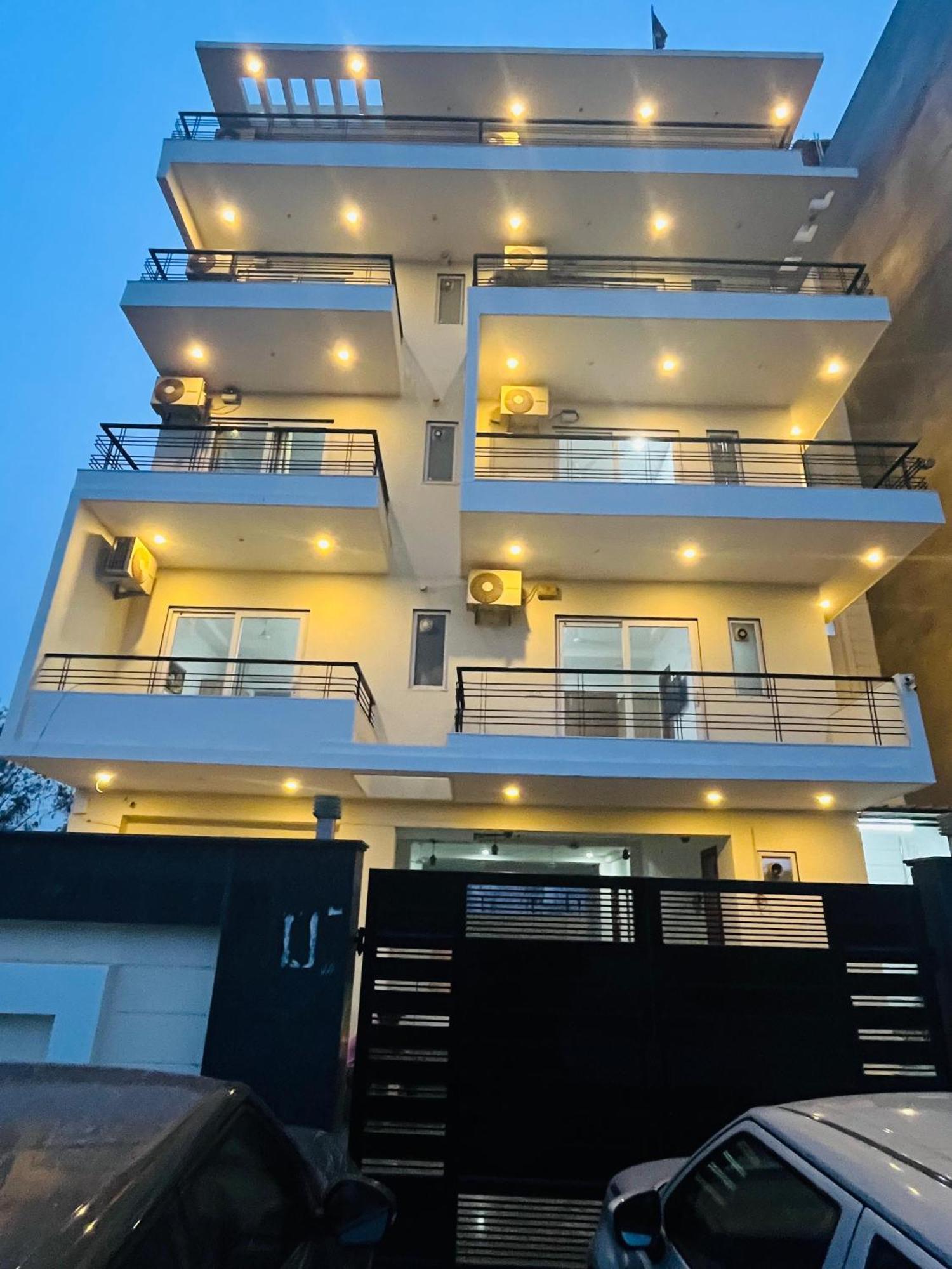 The Lodgers Studio Apartment Infront Of Artemis Hospital Gurugram Gurgaon Exterior photo
