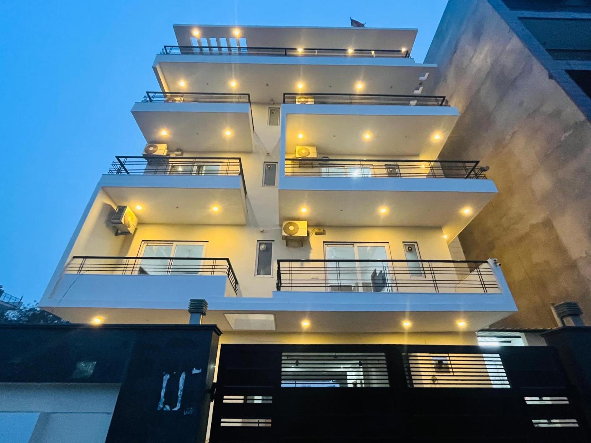 The Lodgers Studio Apartment Infront Of Artemis Hospital Gurugram Gurgaon Exterior photo
