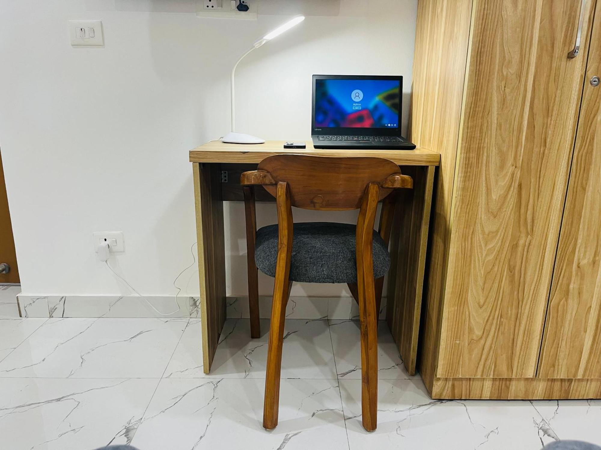The Lodgers Studio Apartment Infront Of Artemis Hospital Gurugram Gurgaon Exterior photo