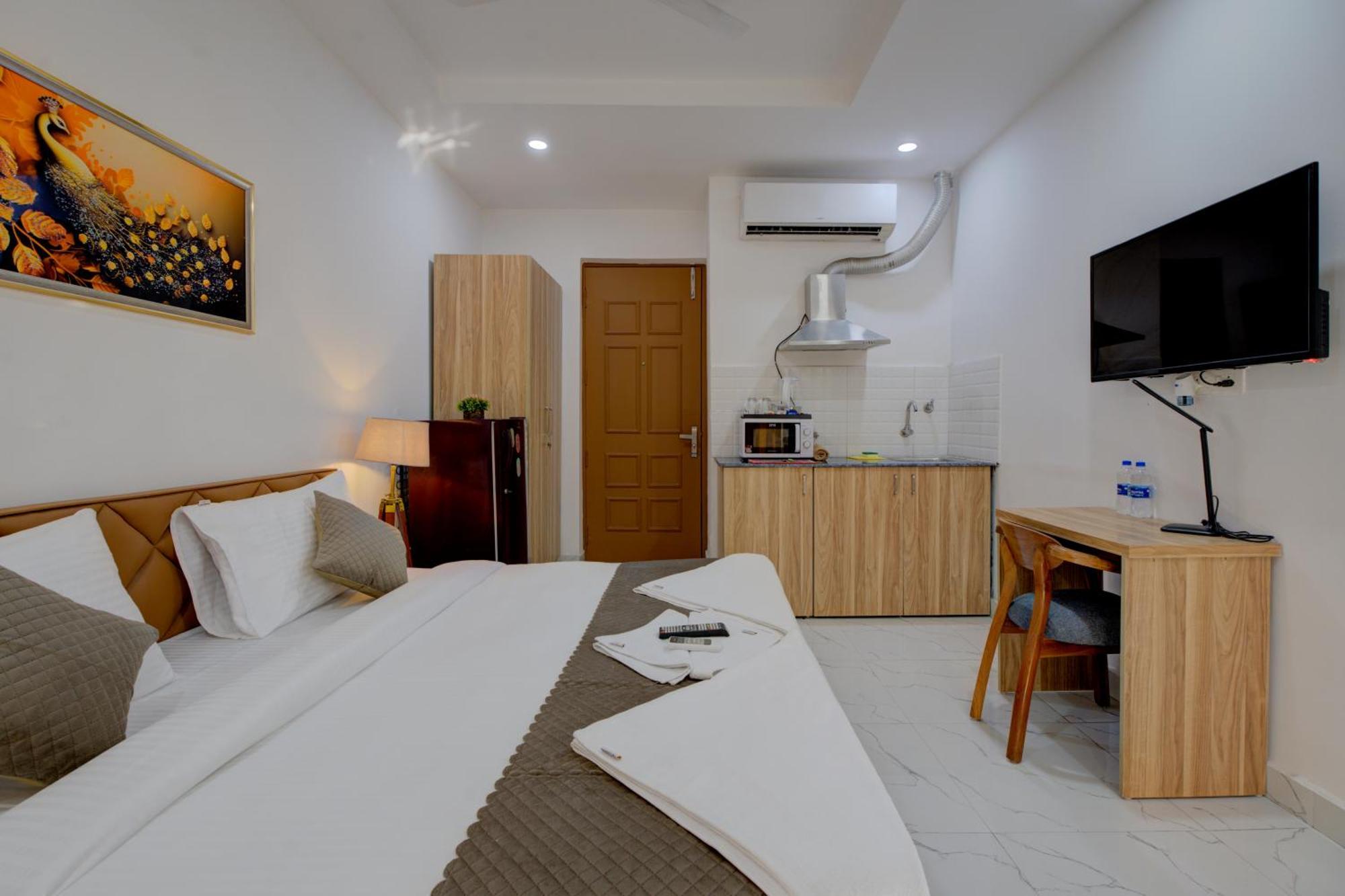 The Lodgers Studio Apartment Infront Of Artemis Hospital Gurugram Gurgaon Exterior photo