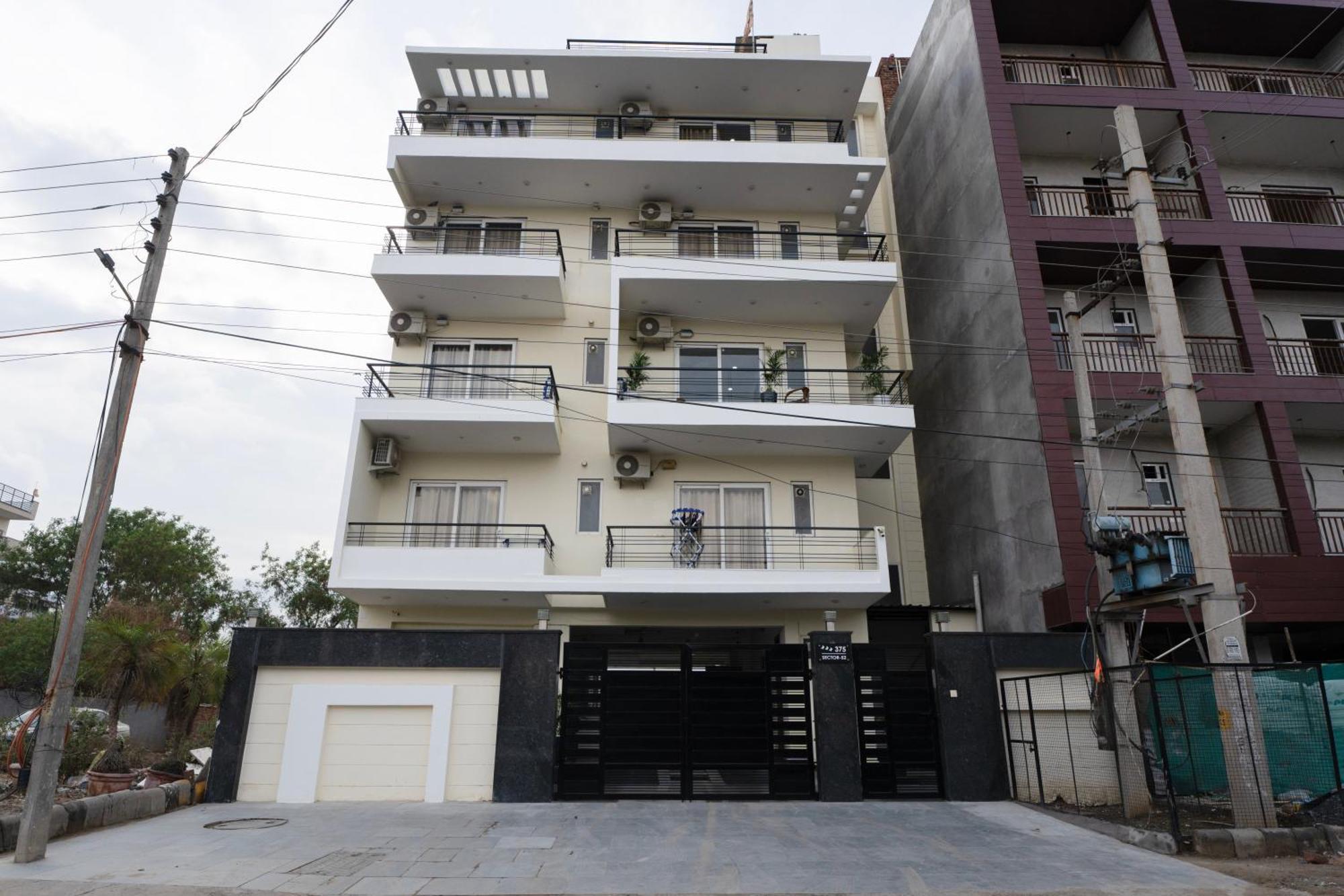 The Lodgers Studio Apartment Infront Of Artemis Hospital Gurugram Gurgaon Exterior photo