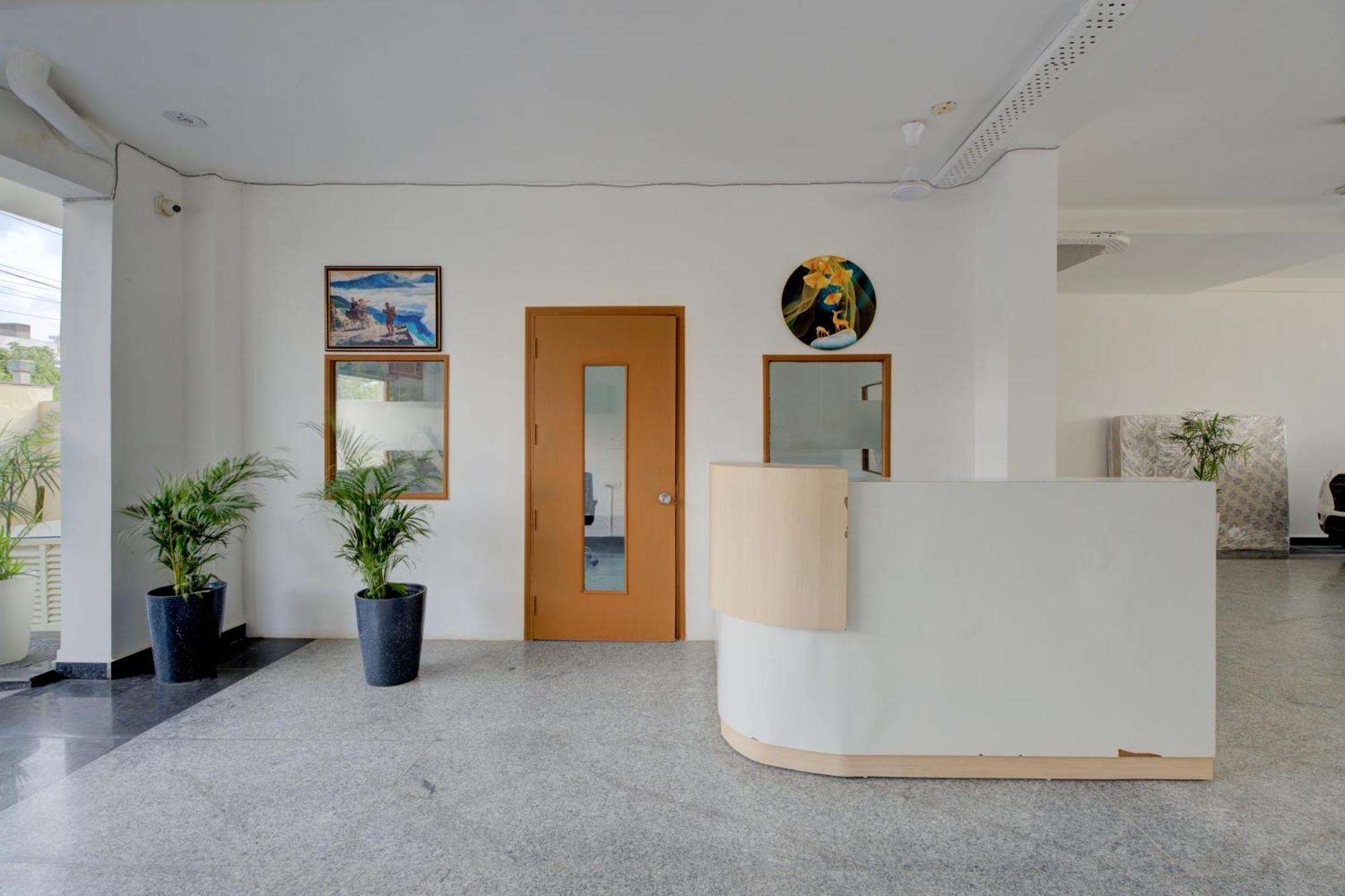 The Lodgers Studio Apartment Infront Of Artemis Hospital Gurugram Gurgaon Exterior photo